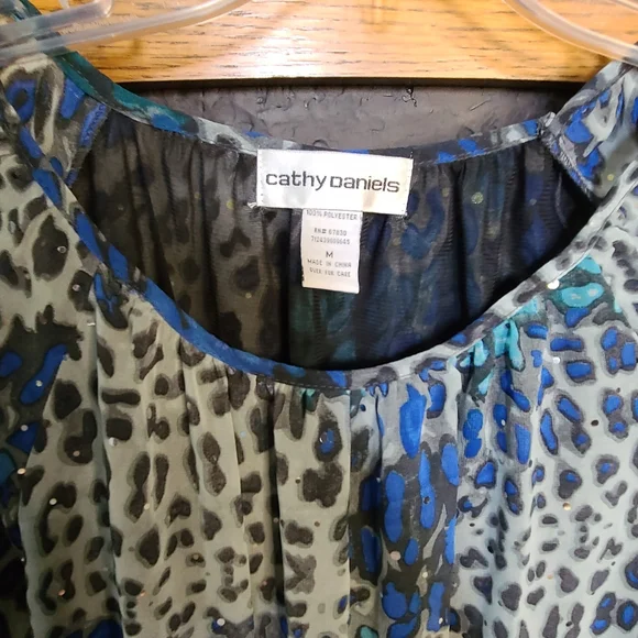 Top - Picture 2 of 4